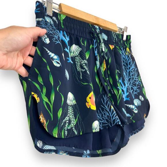Aritzia Shorts Womens Medium Sunday Best Dolphin Aquatic Shorts - Picture 3 of 9